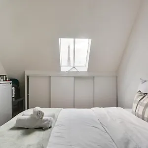 https://superbe-appartement-renove-sur-les-toits-de-avec.fr-paris.fr